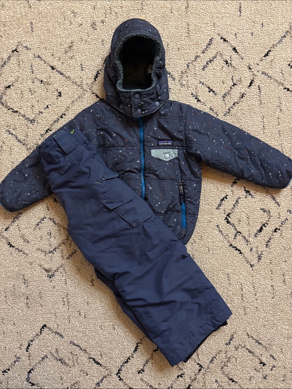 Patagonia kids snowsuit jacket and pants (5T)